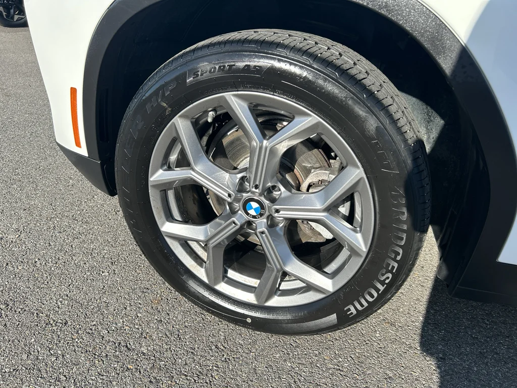 Used 2024 White BMW xDrive30i image 8