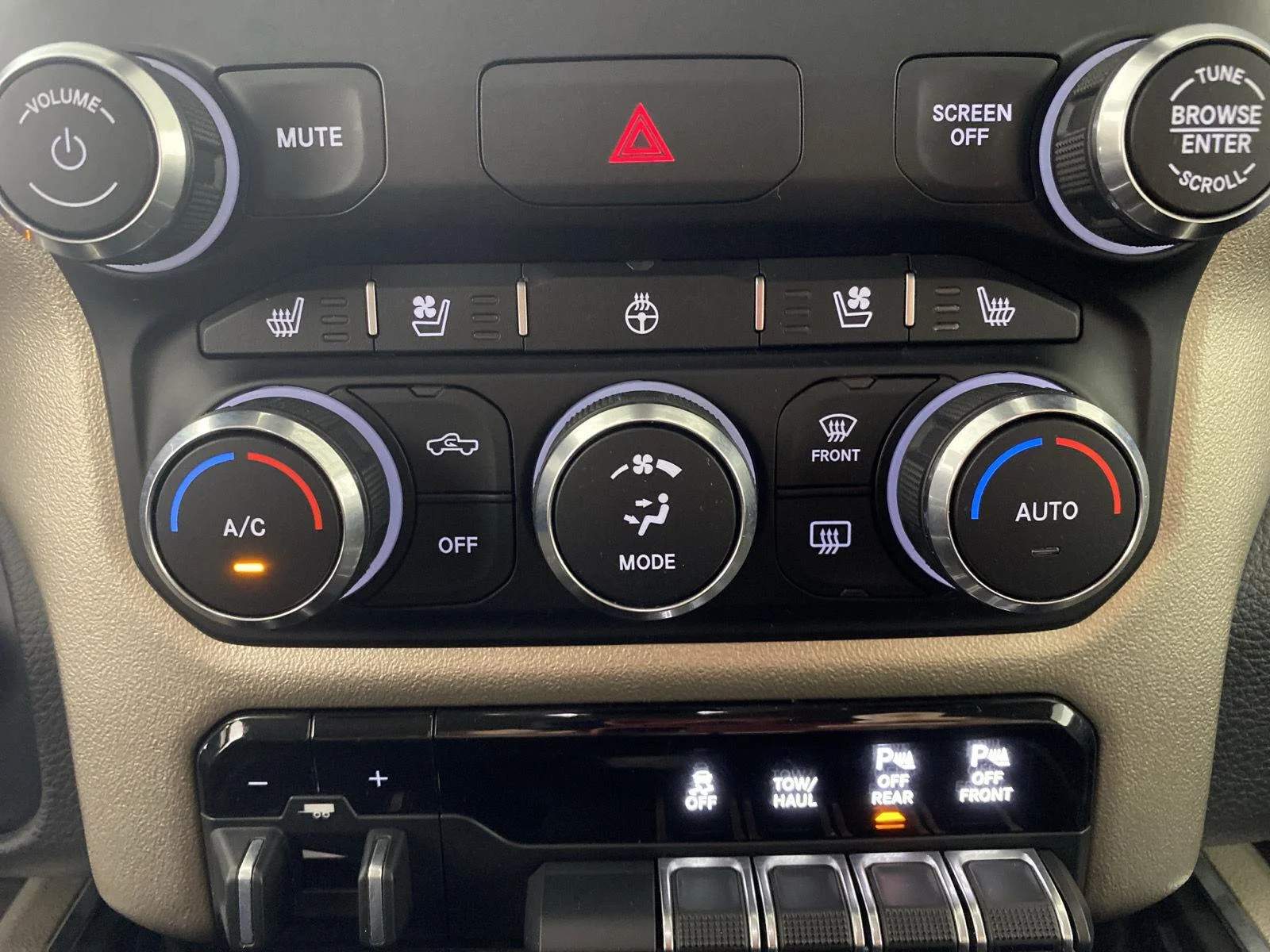 Used 2019 Delmonico Red Pearlcoat Ram Laramie image 19