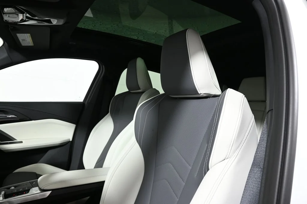 Used 2026 White BMW xDrive28i image 16