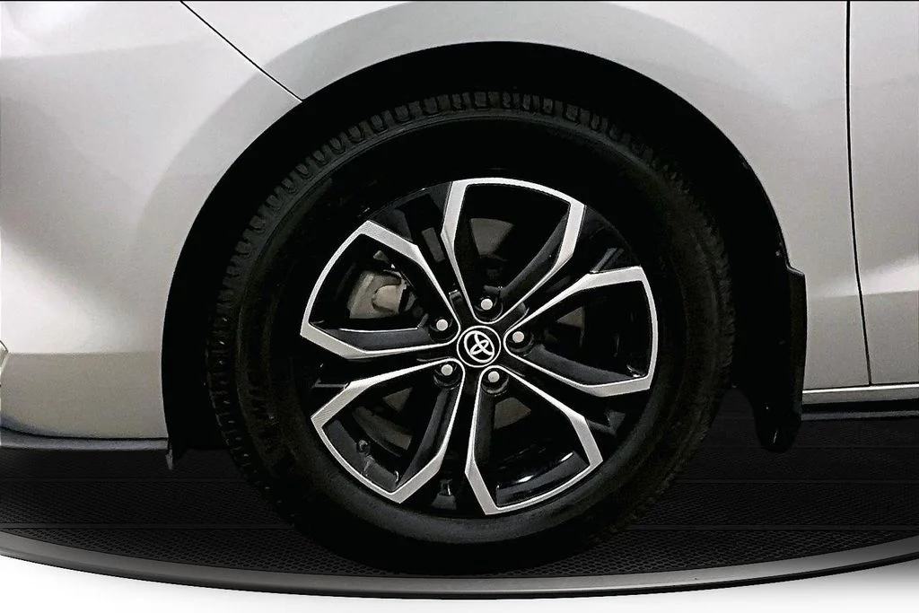 Used 2025 Silver Toyota Platinum image 33