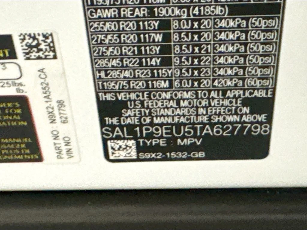 New 2026 Fuji White Land Rover SE image 32