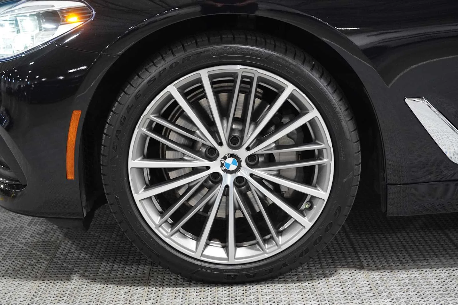 Used 2019 Black Sapphire Metallic BMW 540i xDrive image 8