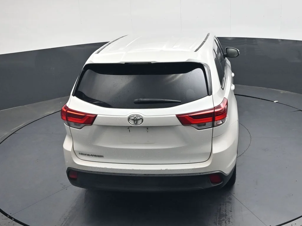 Used 2018 Blizzard Pearl Toyota LE image 23