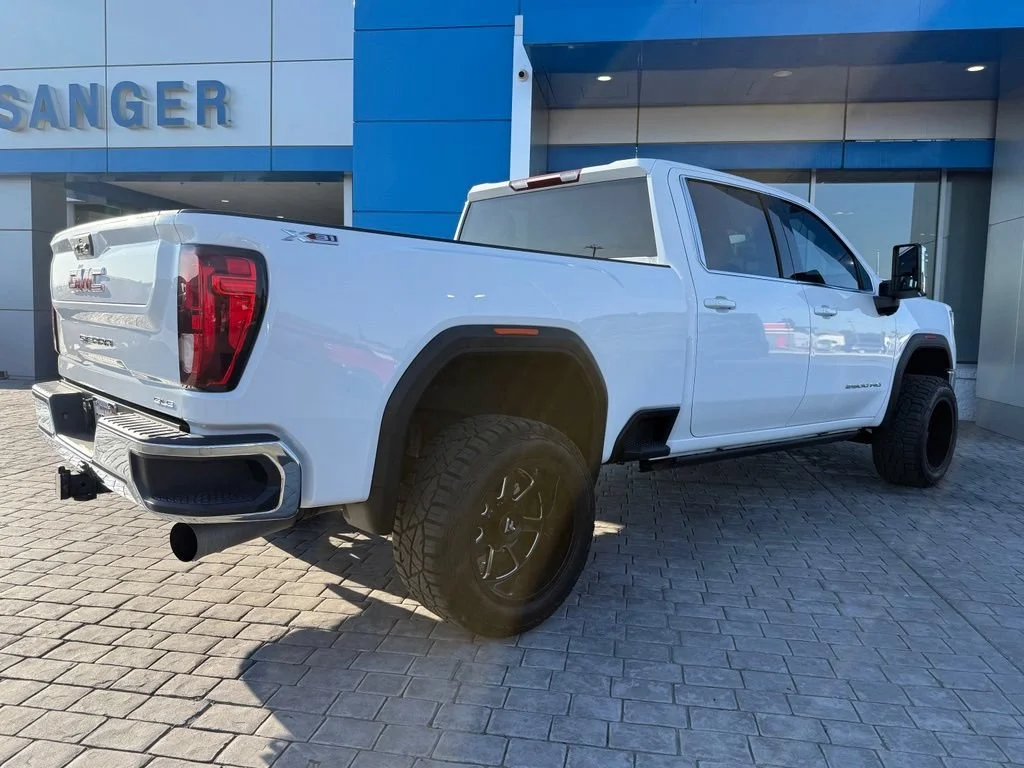 Used 2022 SUMMIT WHITE GMC SLE image 10