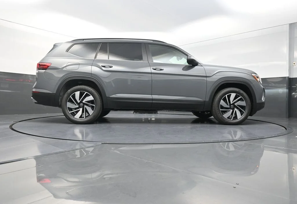 New 2026  Volkswagen SE w/Technology image 29
