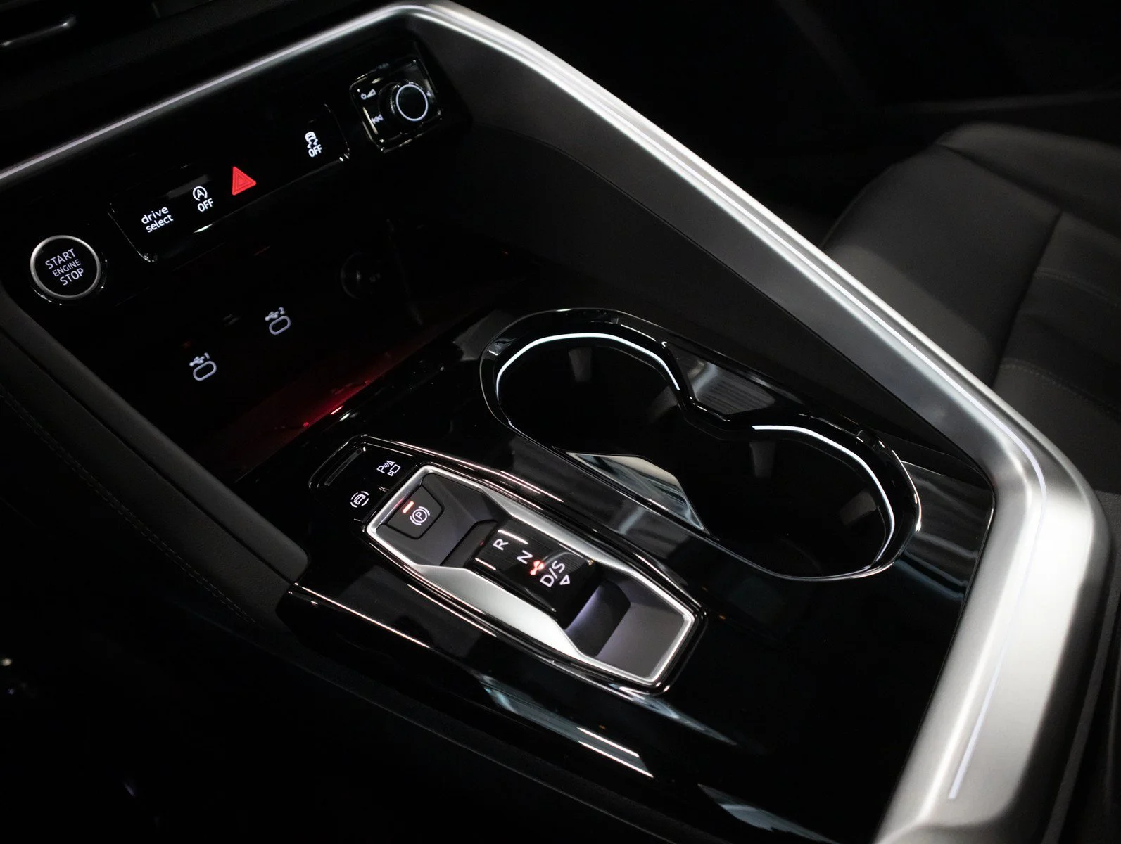 New 2026 Florett Silver Metallic Audi Premium image 22