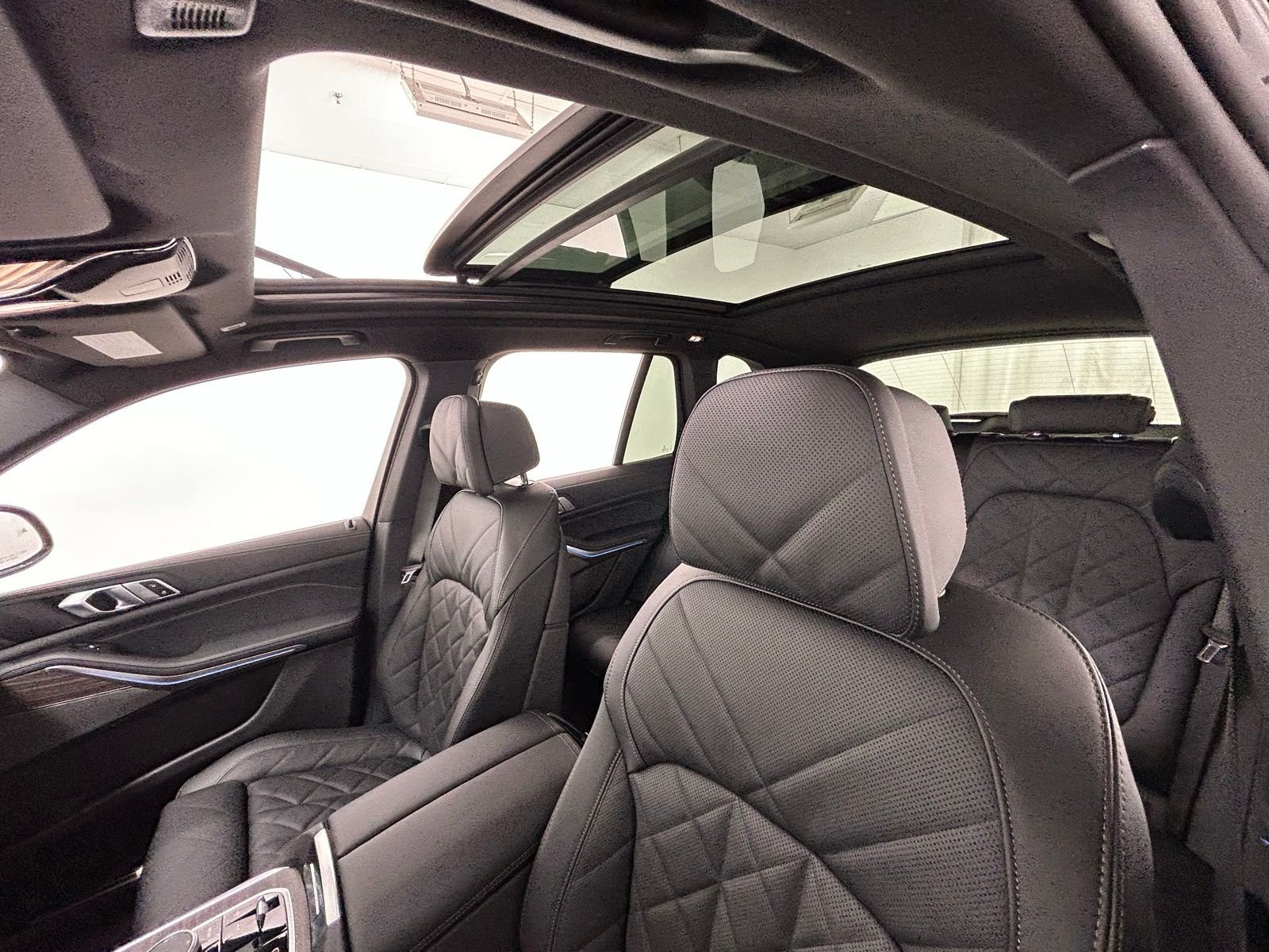New 2026 Dravit Gray Metallic BMW xDrive50e image 29