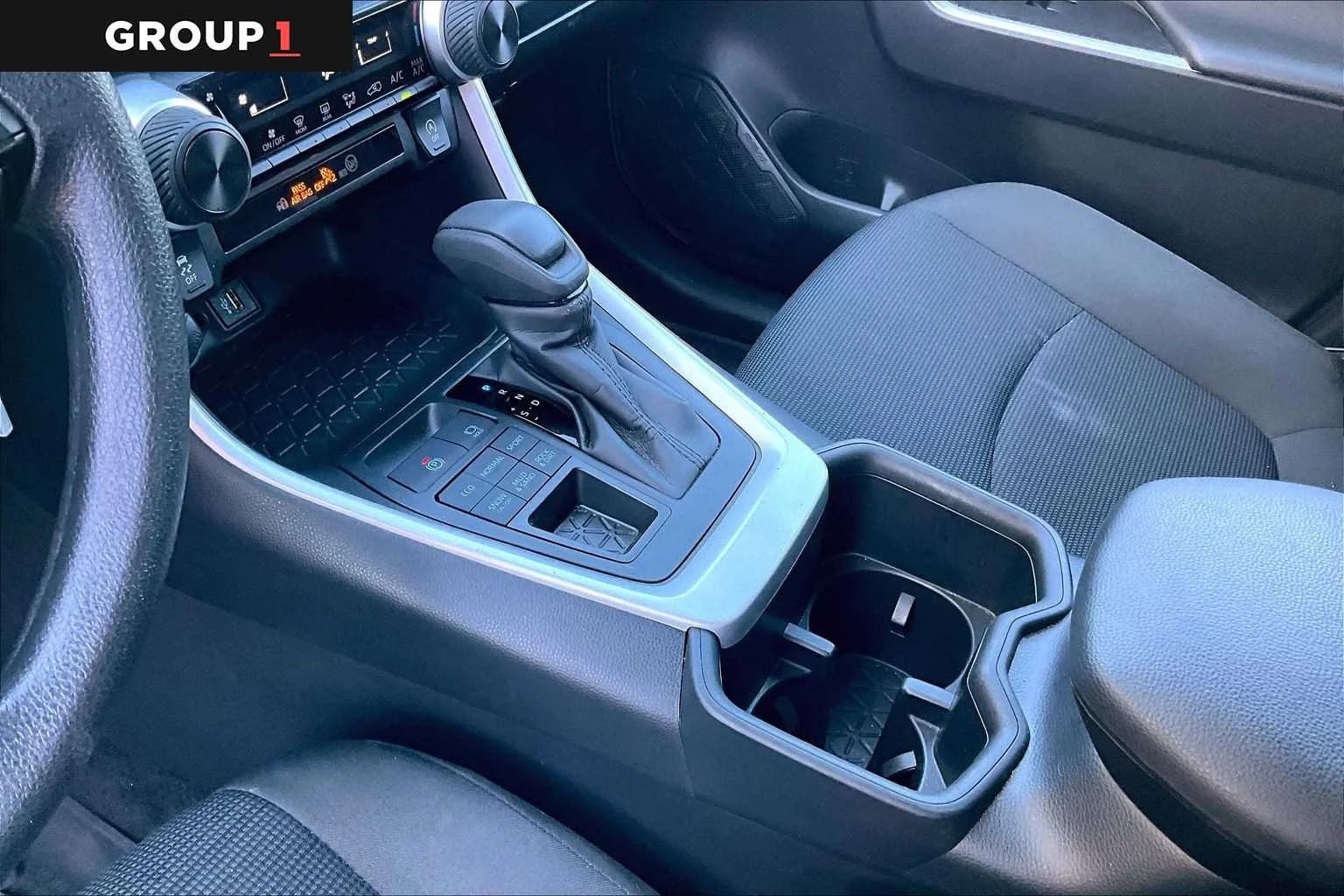 2025 Toyota RAV4 LE - Photo 17