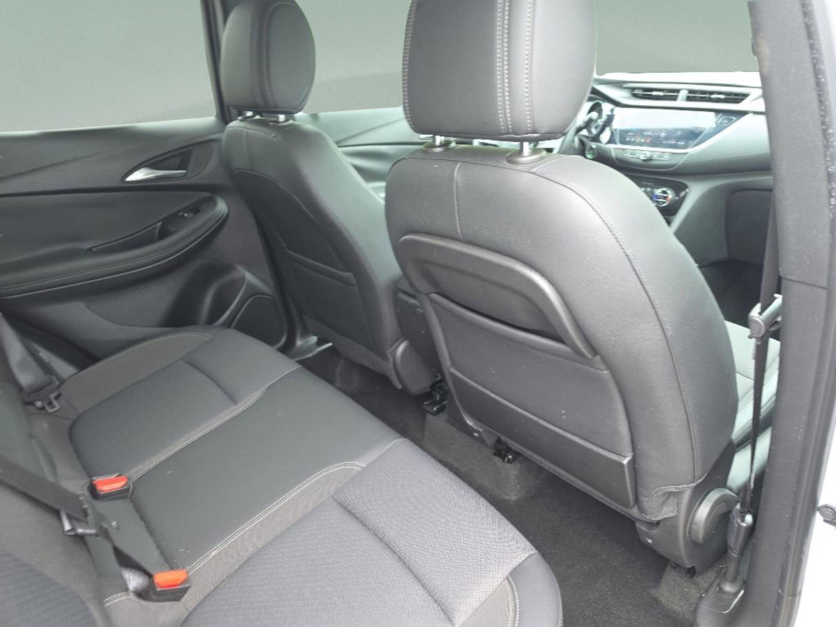 Used 2022 Summit White Buick Select image 30