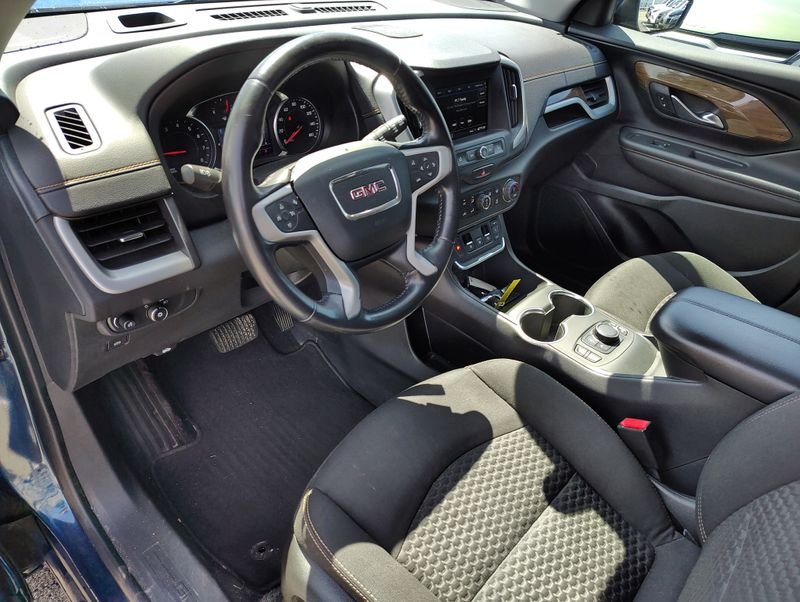 Used 2020 Blue GMC SLE image 10