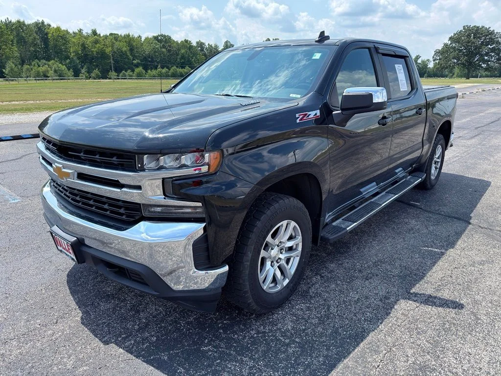 Used 2020 Black Chevrolet LT image 21