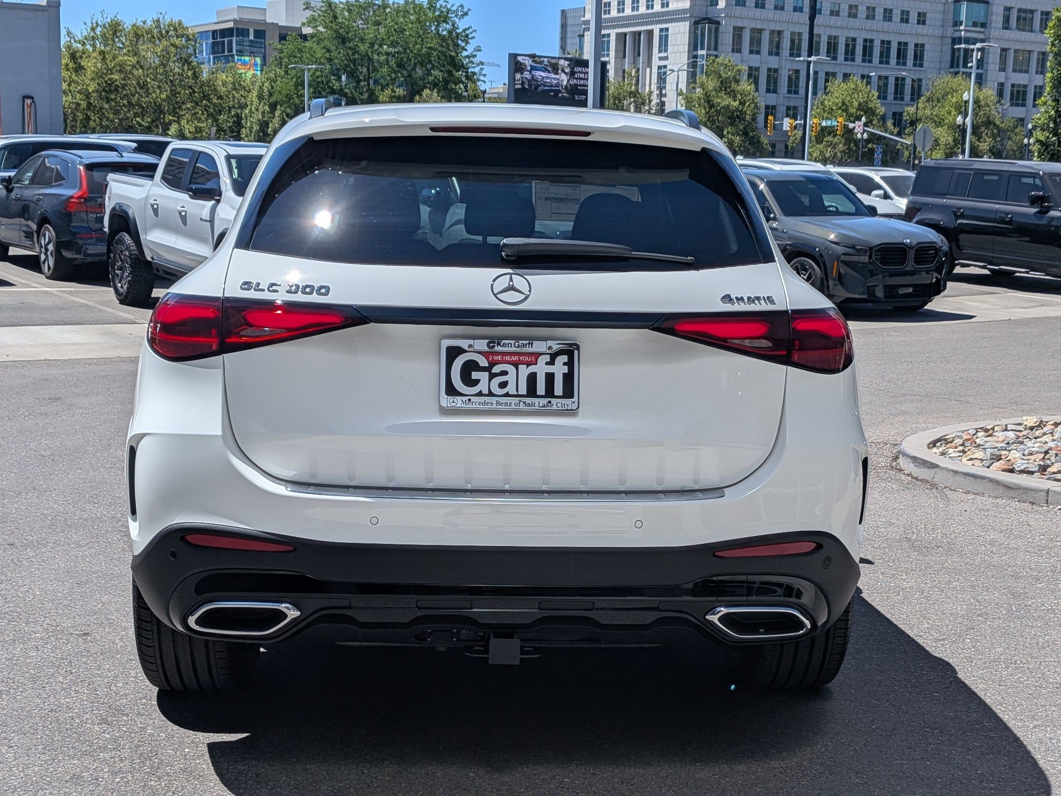New 2026 Polar White Mercedes-Benz GLC 300 image 4