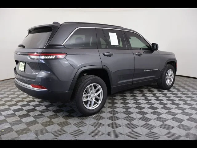 Used 2025 Gray Jeep Laredo X image 6