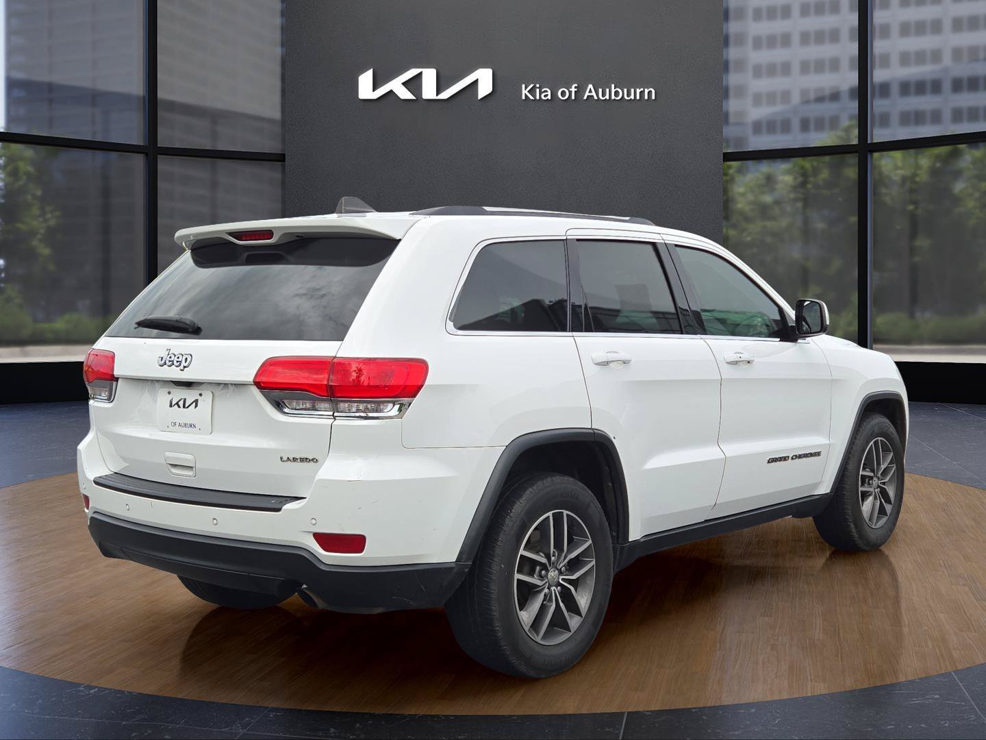 Used 2018 White Jeep Laredo E image 6