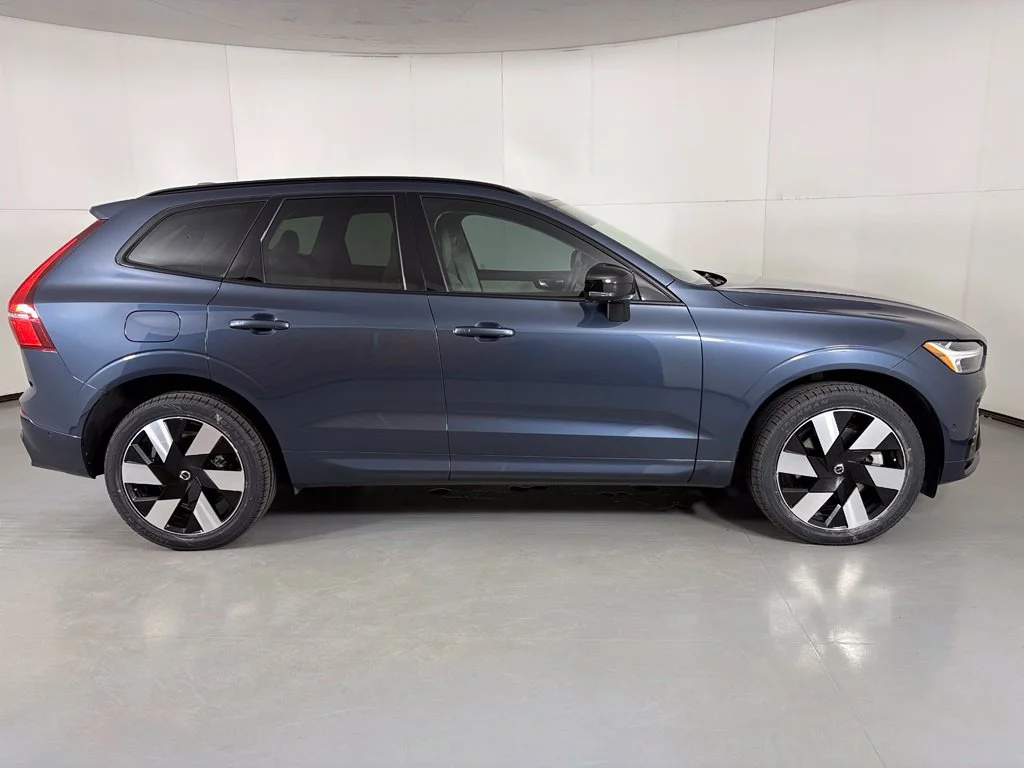 Used 2024 Blue Volvo T8 Plus Dark Theme image 9