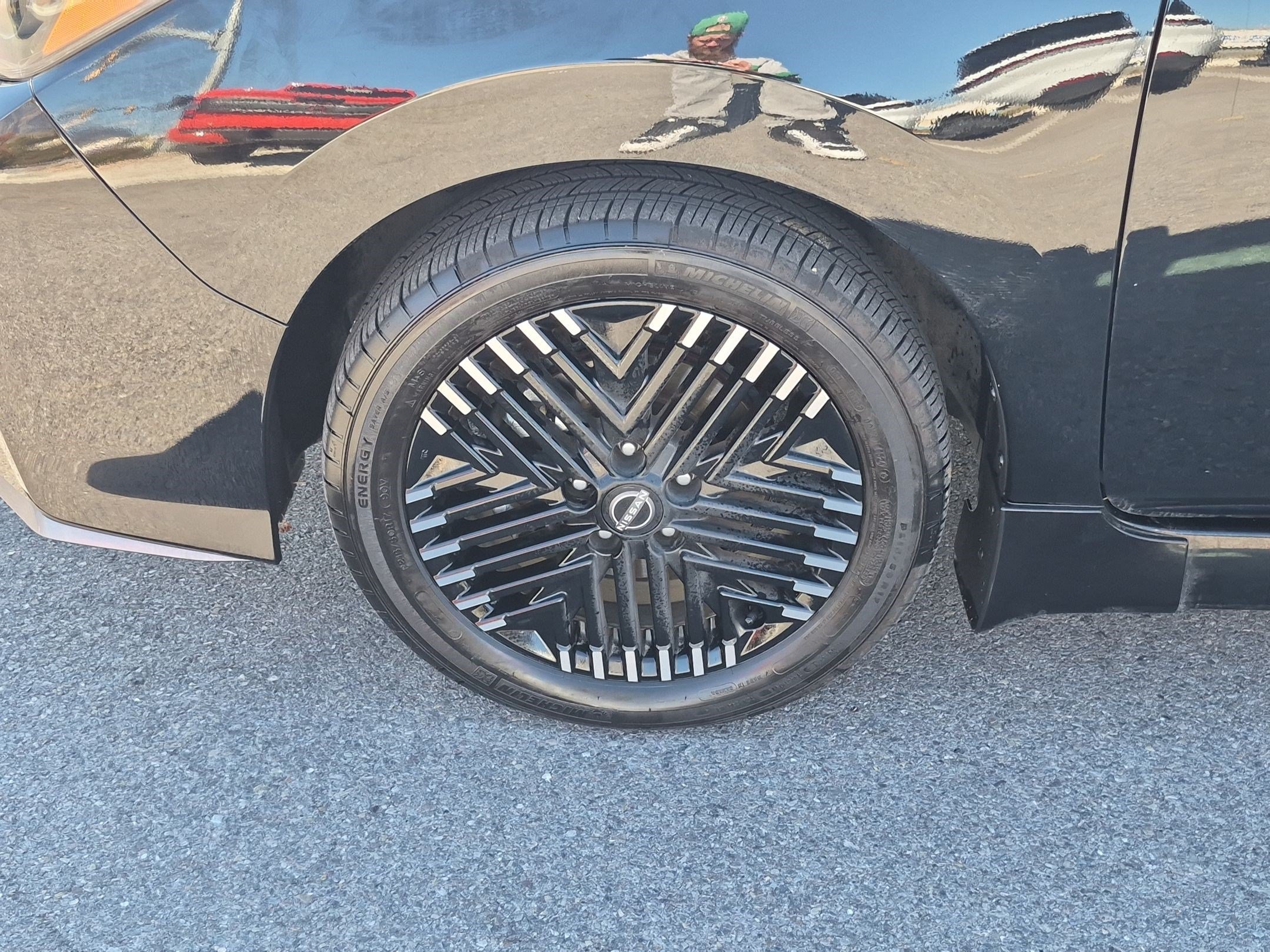 Used 2025 Super Black Nissan SV PLUS image 11