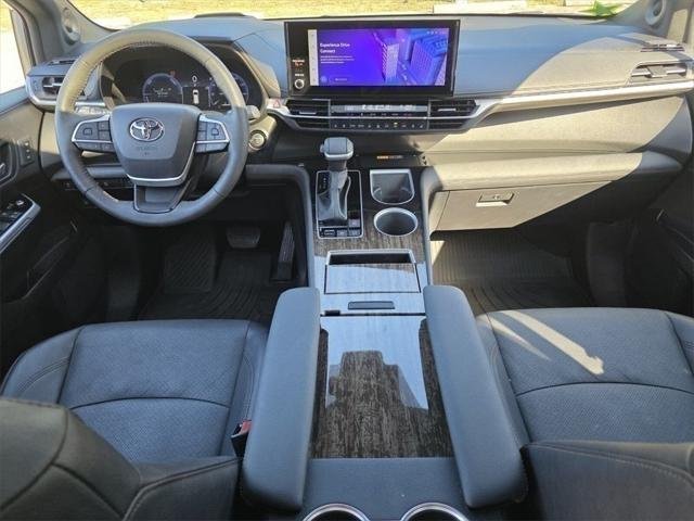 2025 Toyota Sienna Platinum - Photo 5