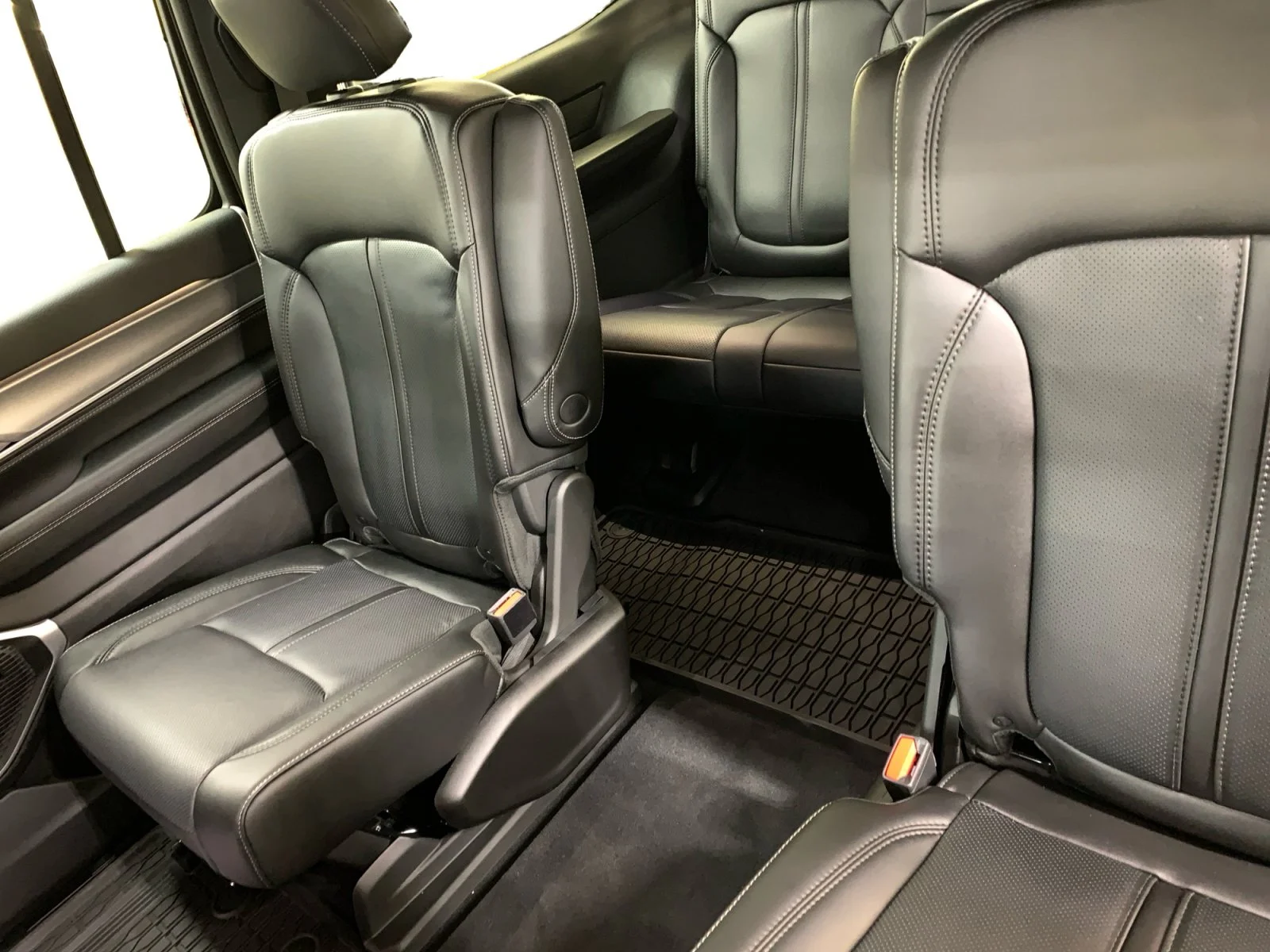 New 2026 Diamond Black Crystal Pearl Jeep Upland image 16