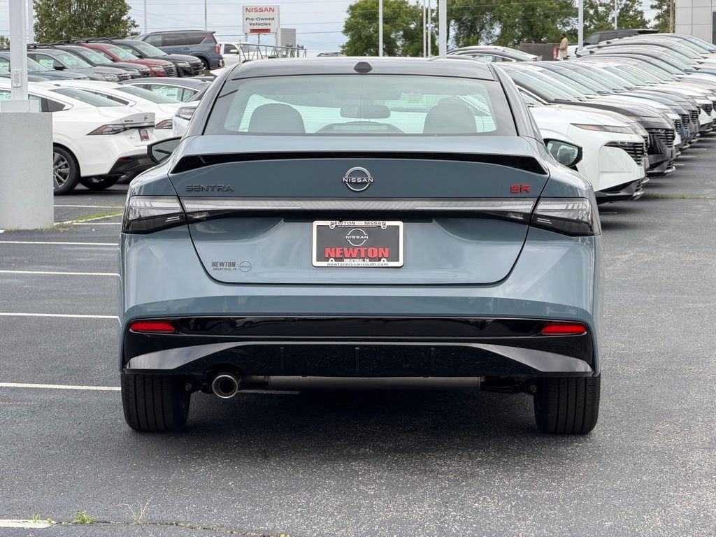 New 2026 Atlantic Gray Metallic / Super Black Two-tone Nissan SR image 5
