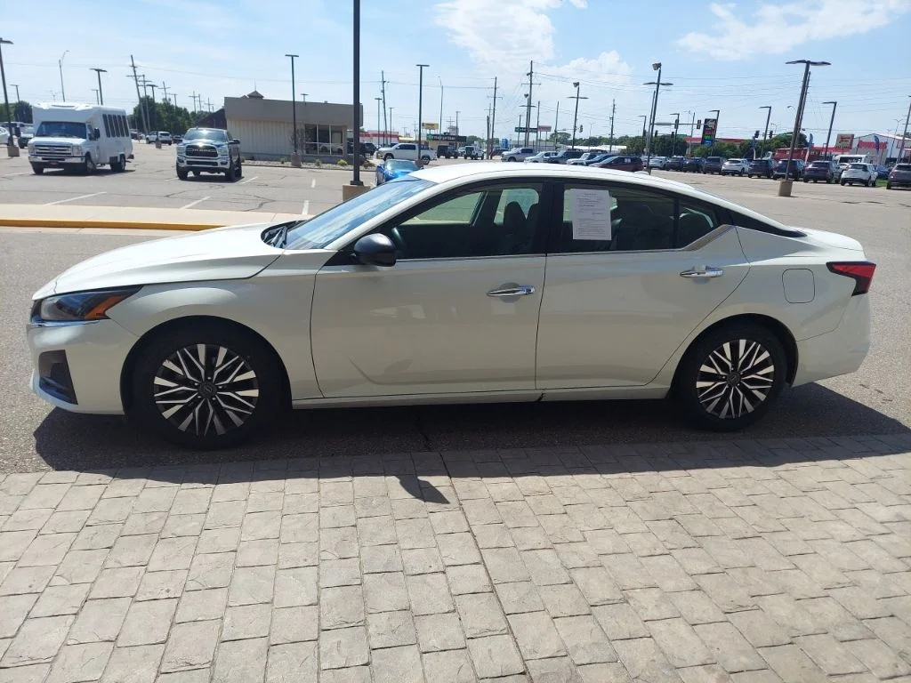 Certified Used 2025 White Nissan 2.5 SV image 4