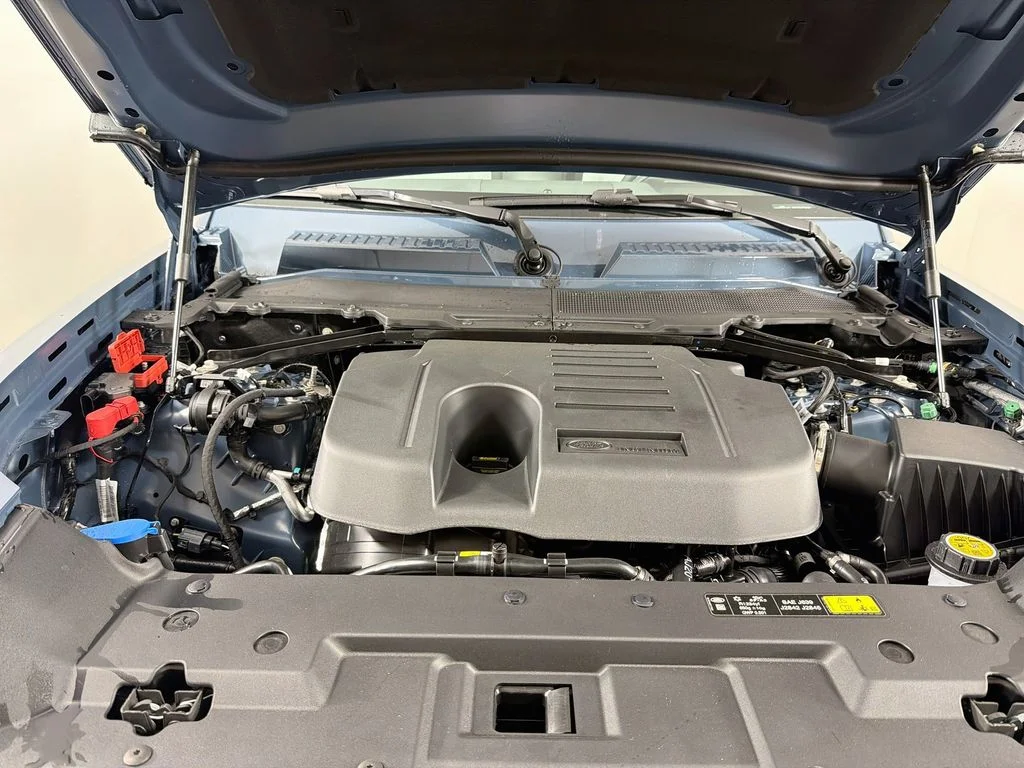 New 2026 Tasman Blue Land Rover X-Dynamic SE image 32