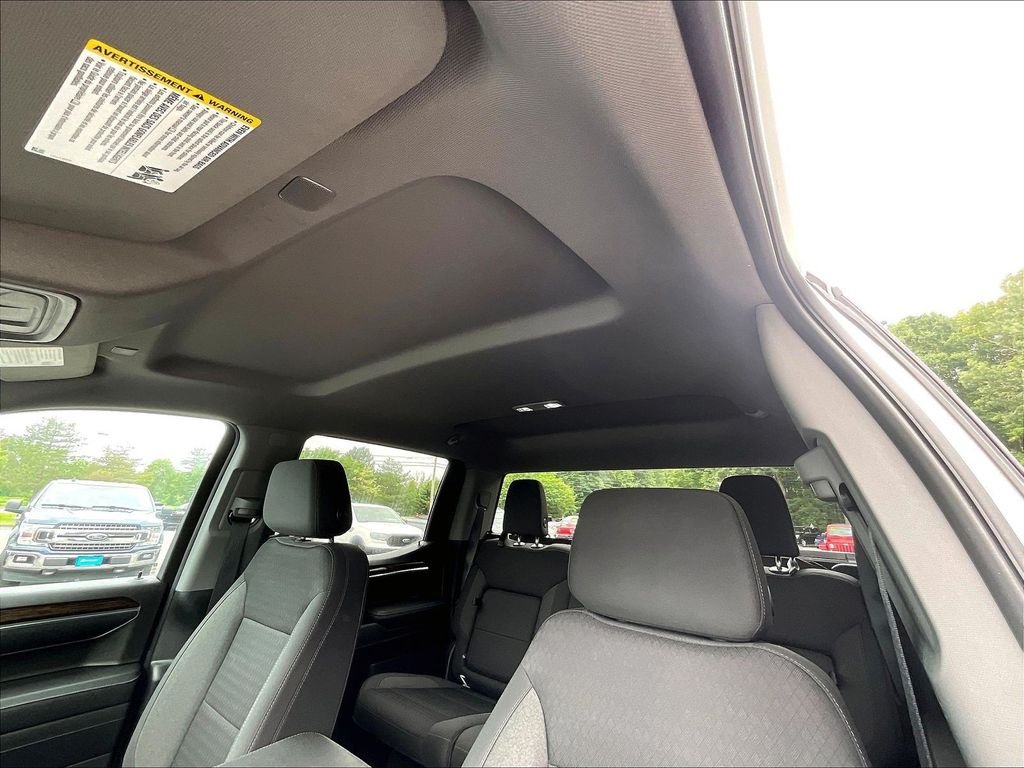 Used 2023 White GMC Elevation image 7