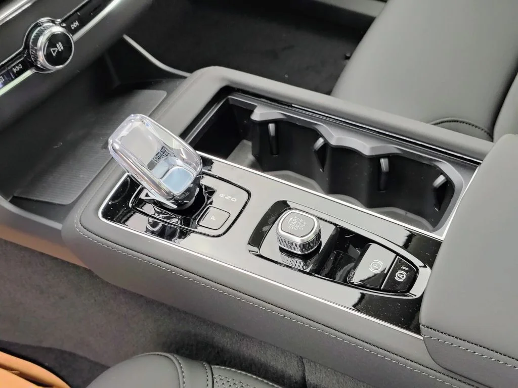 New 2026 Crystal White Volvo Plus image 16