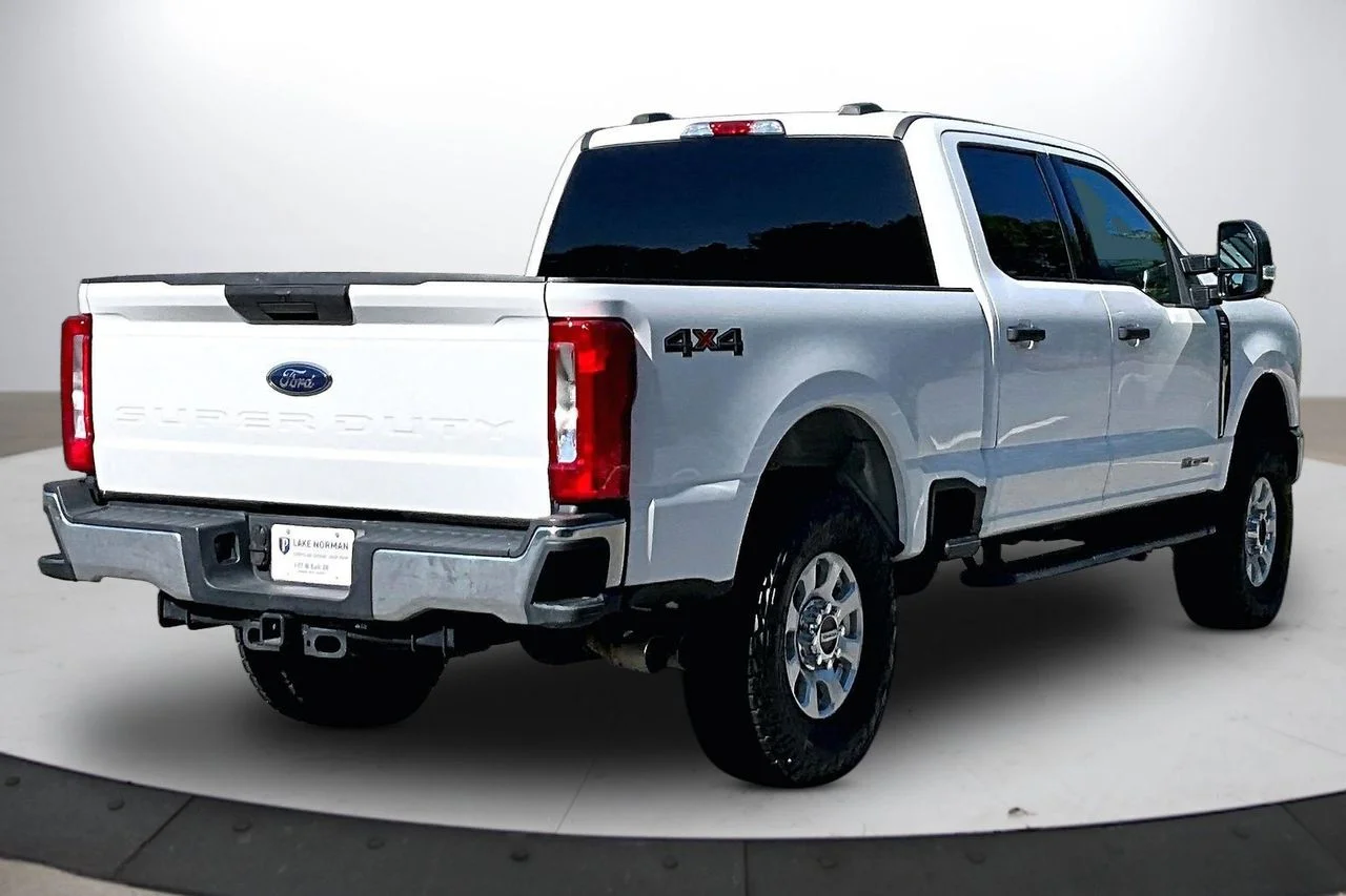 Used 2023 White Ford XLT image 9