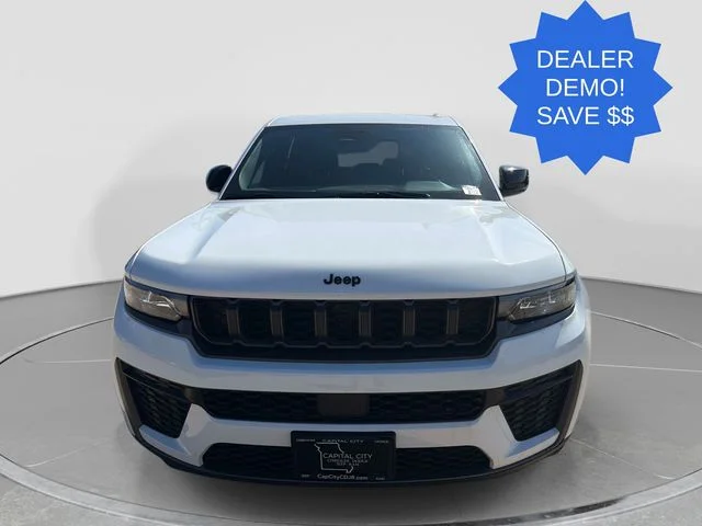New 2026 Bright White Clear-Coat Exterior Paint Jeep Altitude image 9