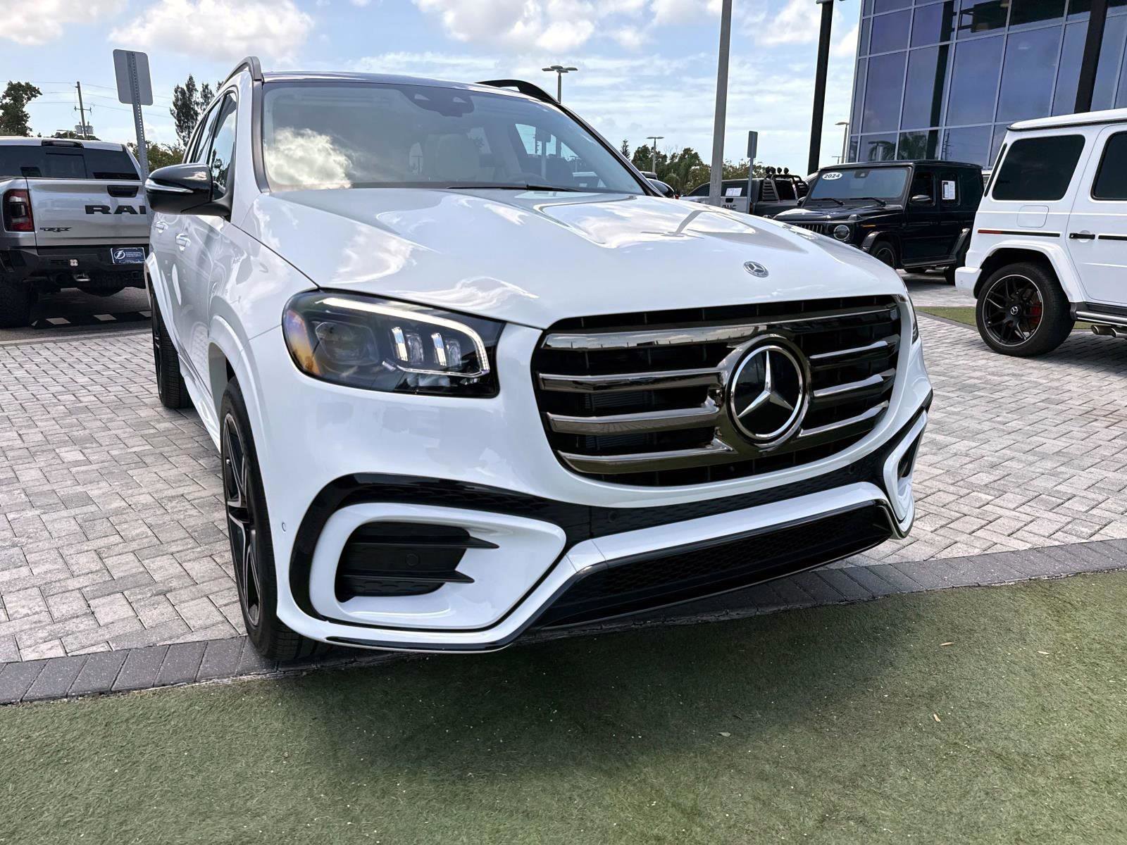 New 2026 Polar White Mercedes-Benz 450 4MATIC® SUV image 8
