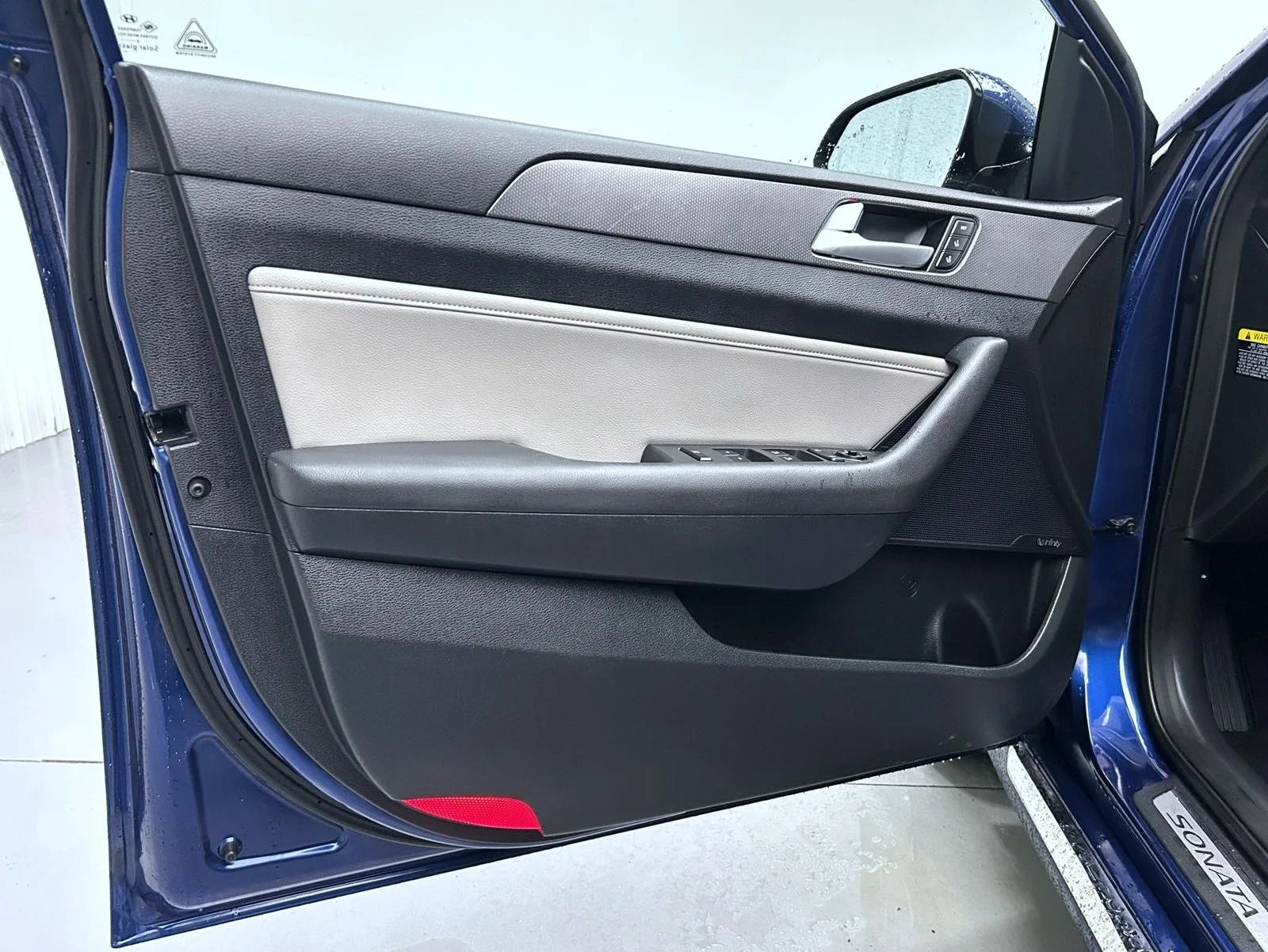Used 2015 Blue Hyundai Limited image 9