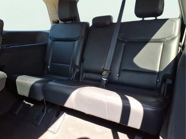 Used 2025  Ford Platinum image 21