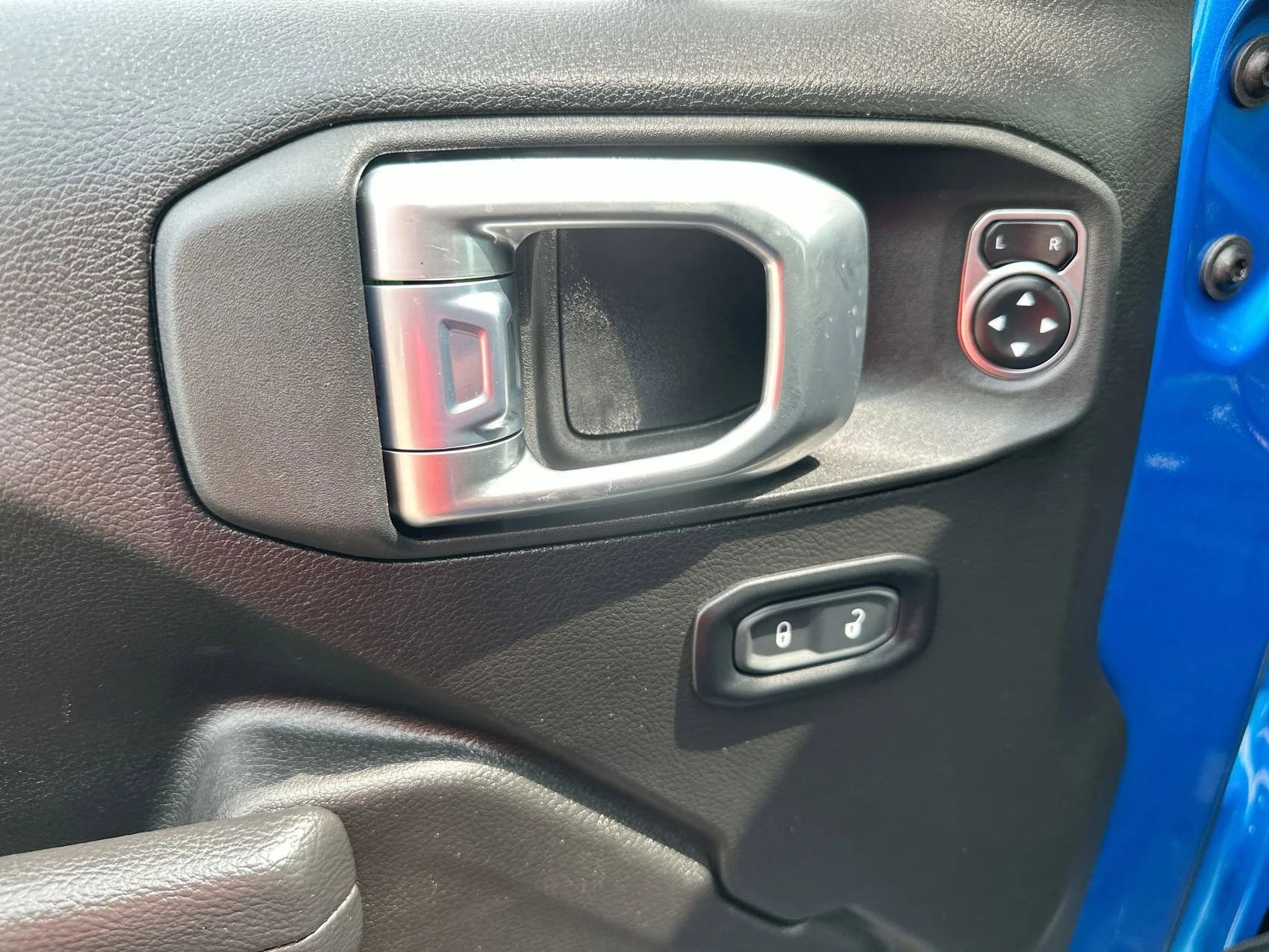 Used 2024 Hydro Blue Pearl Coat Jeep Sport image 13