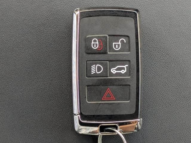 Used 2025  Land Rover X-Dynamic SE image 29