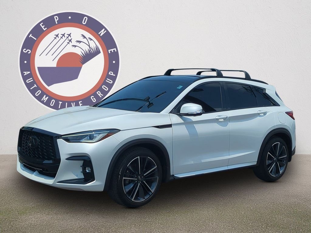 Used 2025 White INFINITI SPORT image 2