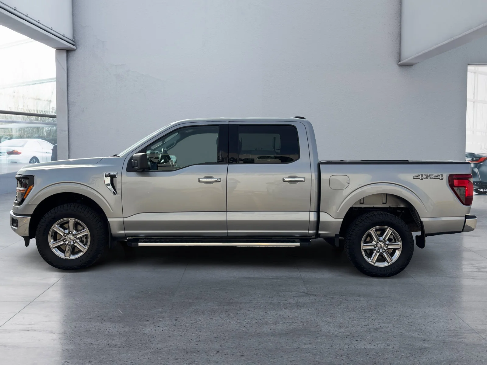 Used 2024 Silver Ford XLT * Available Until Exported to USA * image 2