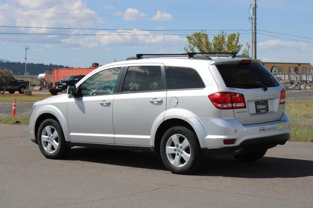 Used 2012 Silver Dodge SXT image 4