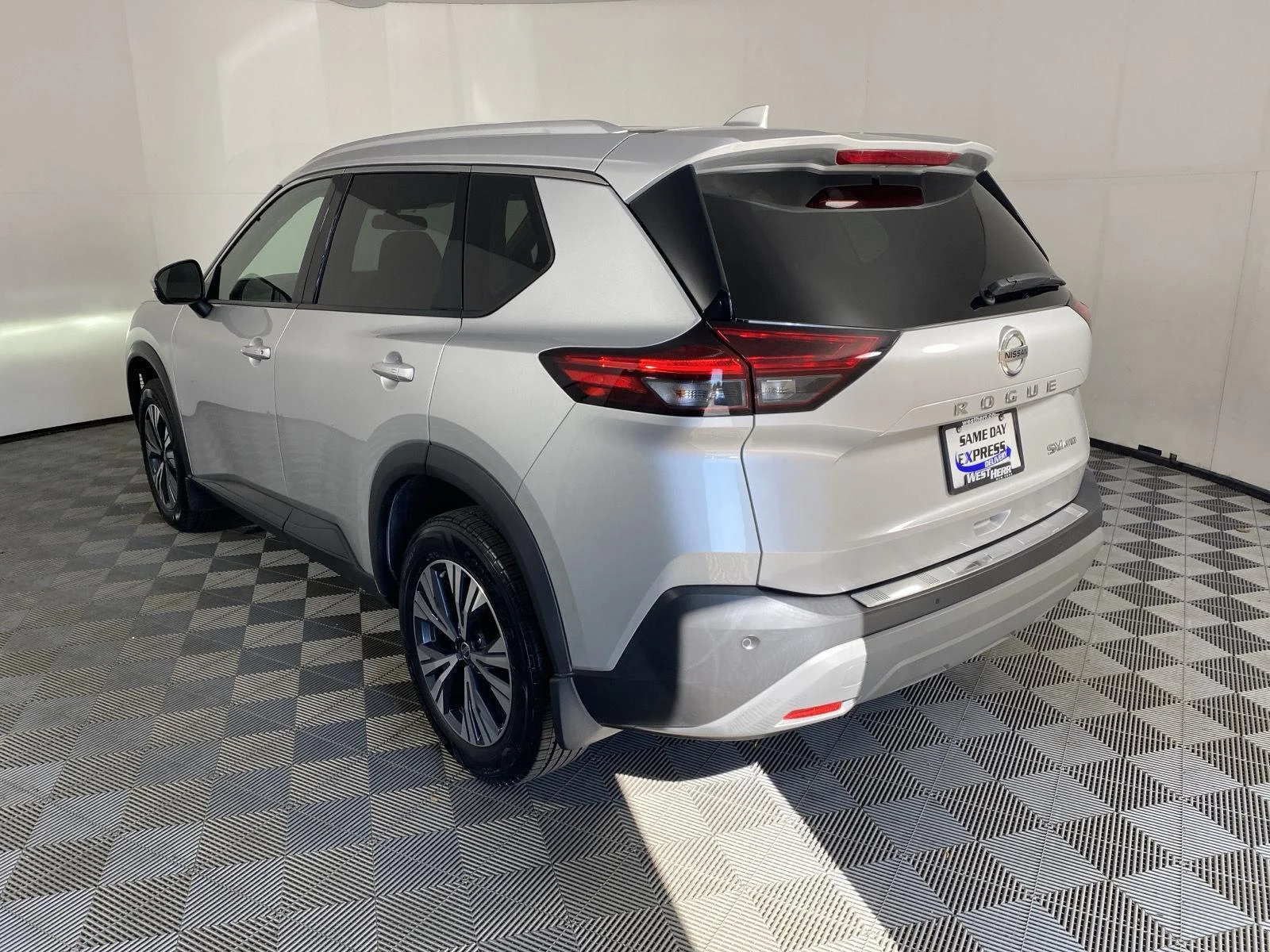 Used 2021 Brilliant Silver Metallic Nissan SV image 5