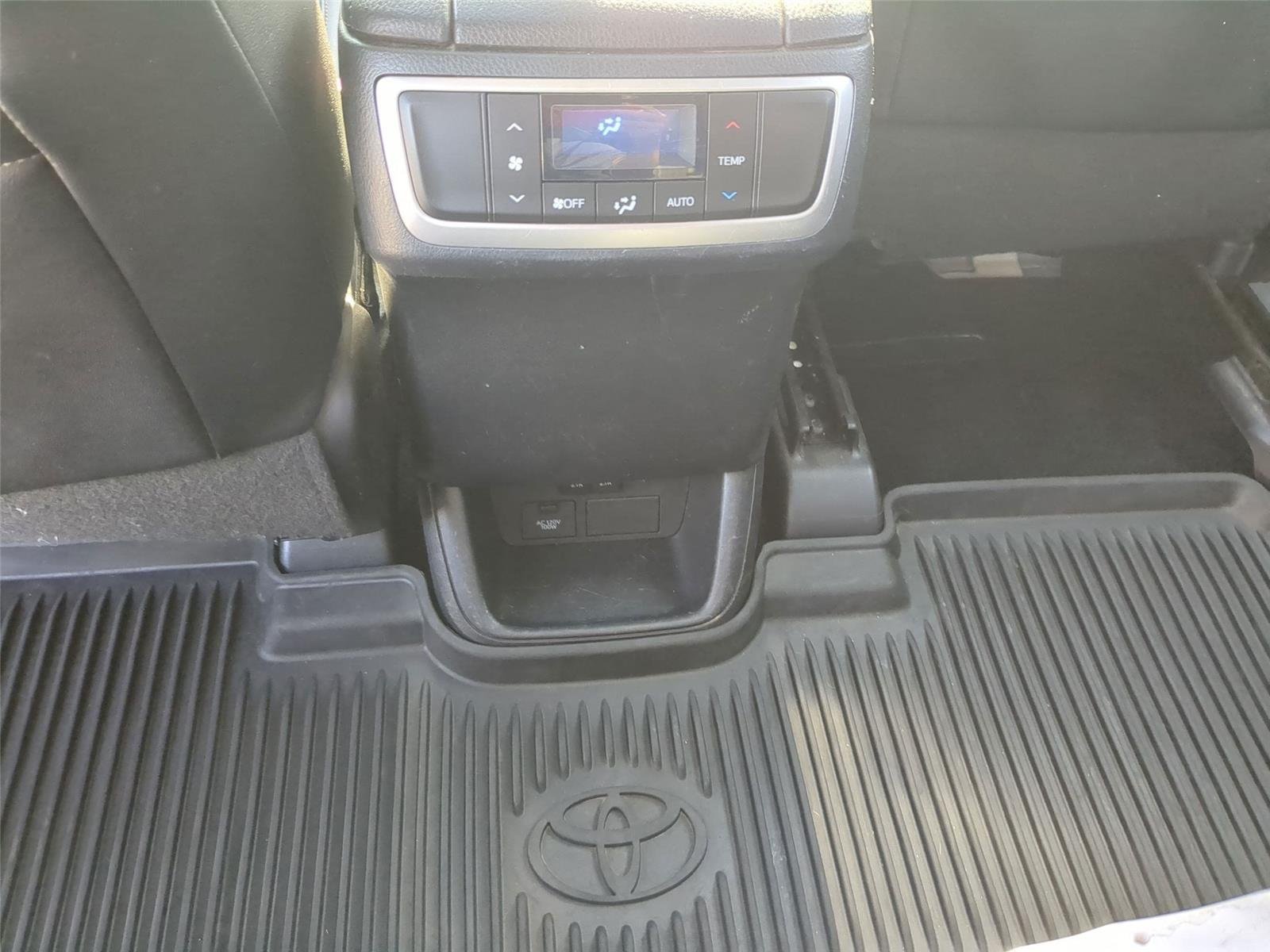 Used 2019  TOYOTA  image 36