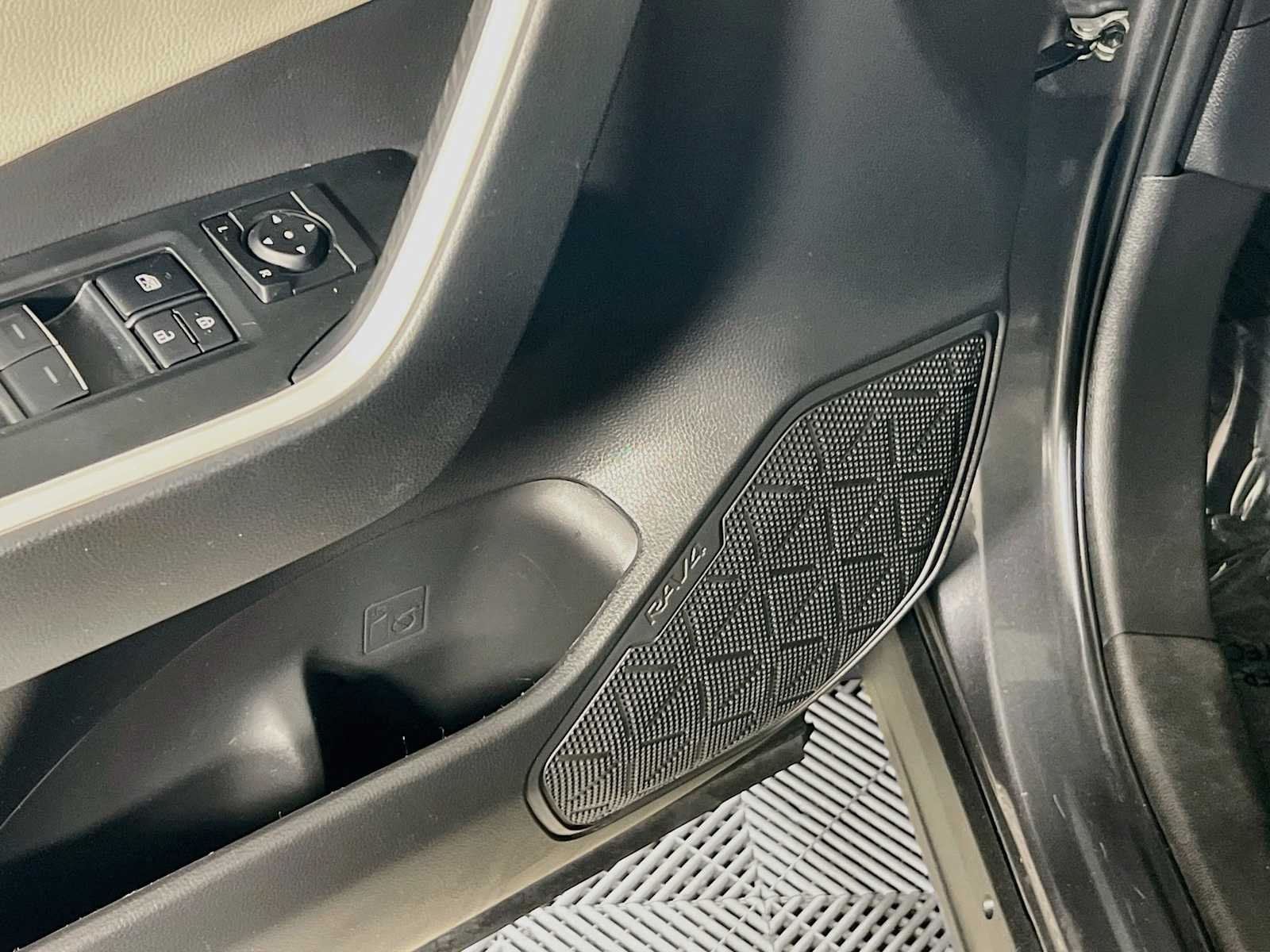 Used 2022 Magnetic Gray Metallic Toyota XLE image 18