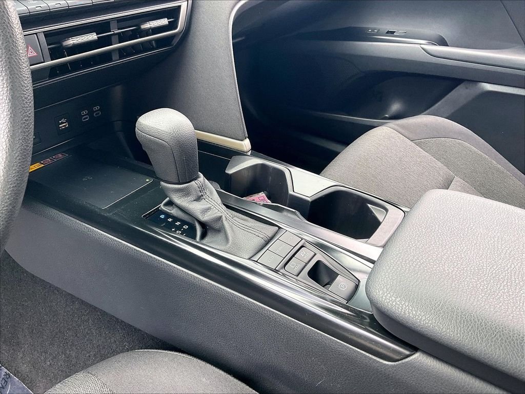 Used 2025 Ice Toyota LE image 19