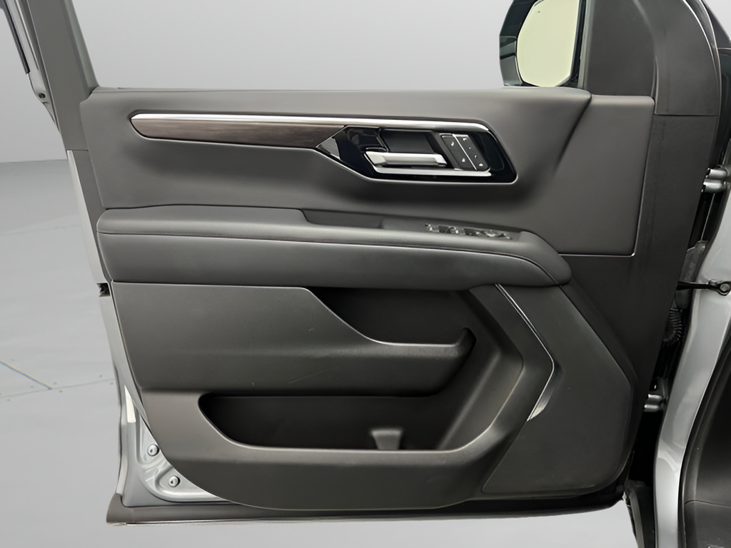 Used 2025 Sterling Gray Metallic Chevrolet Z71 image 25