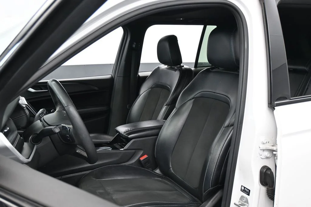 Used 2023 Bright White Clearcoat Jeep Altitude X image 10