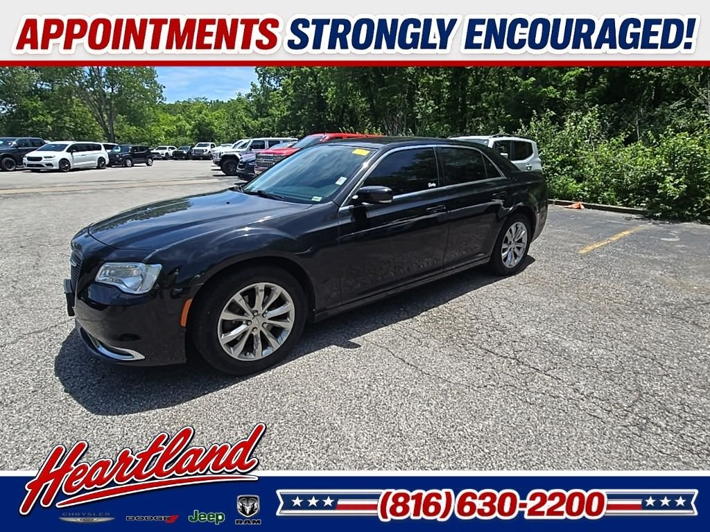 Used 2017 Chrysler 300 Limited with VIN 2C3CCARG8HH506696 for sale in Kansas City