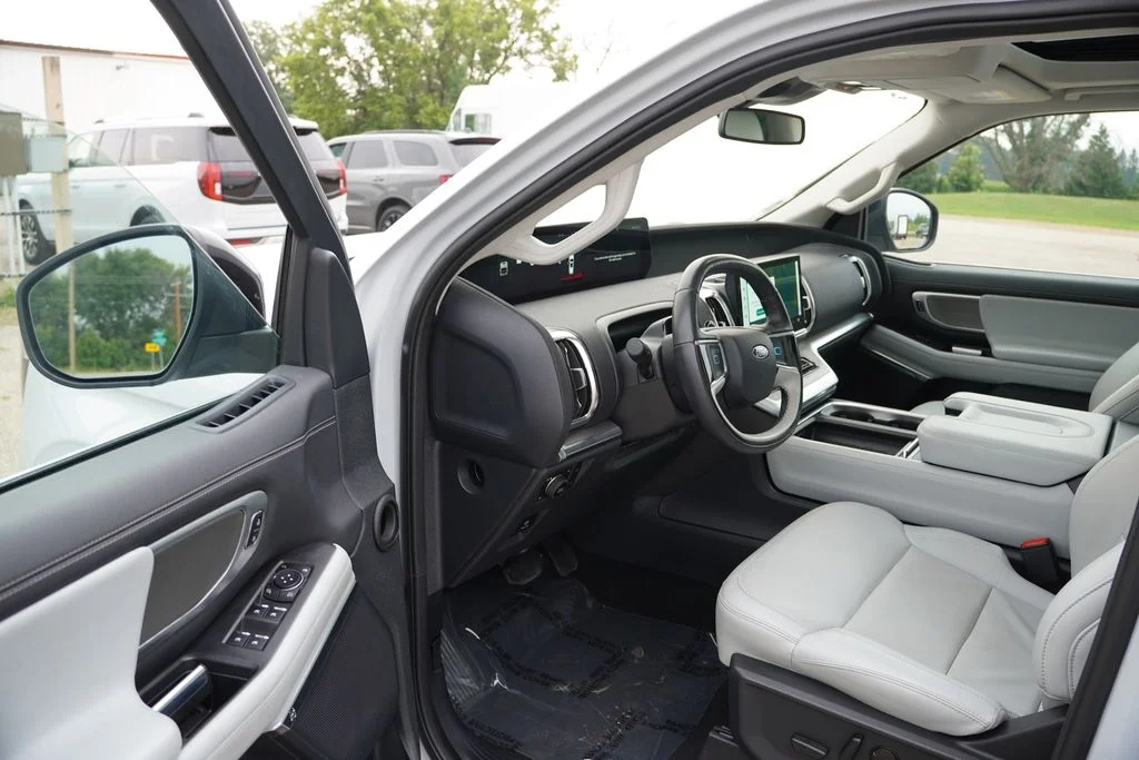 Used 2025 Silver Ford Platinum image 15