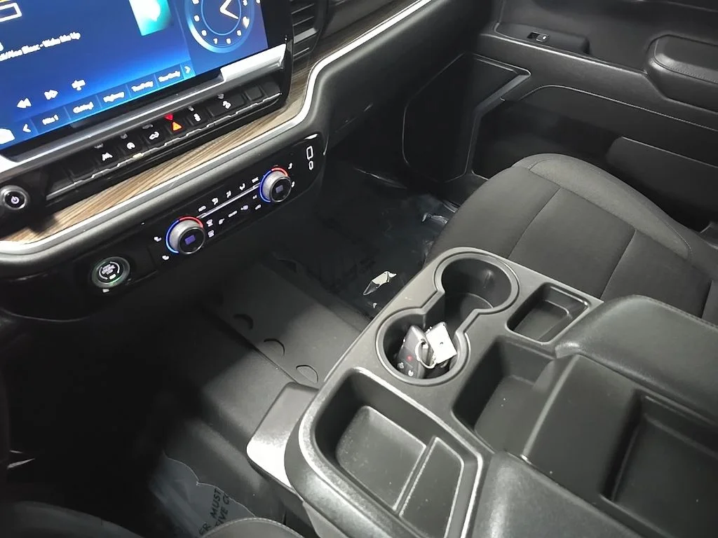 Used 2022 White Chevrolet RST image 26