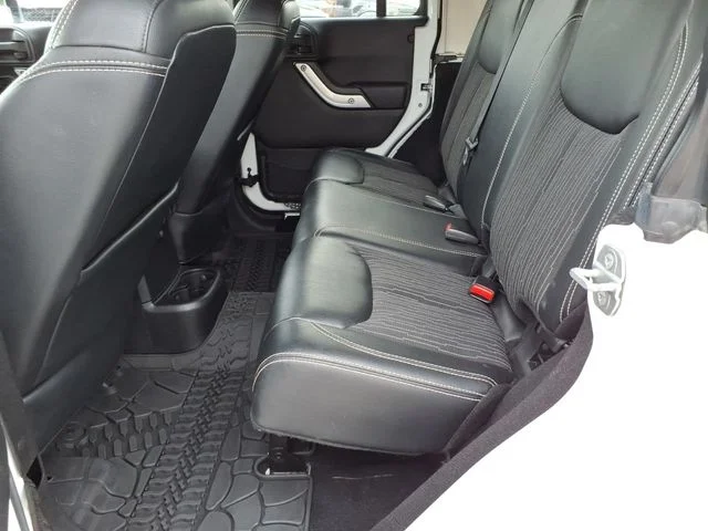 Used 2015 White Jeep Unlimited Sport image 19