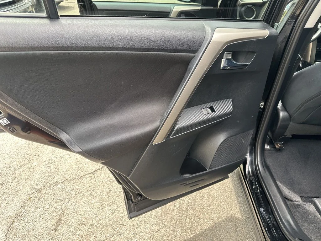 Used 2015 Black Toyota XLE image 24