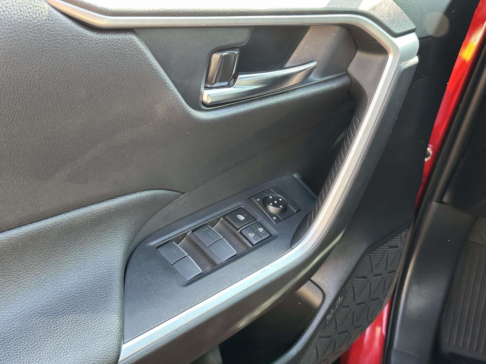 2023 Toyota RAV4 SE - Photo 16