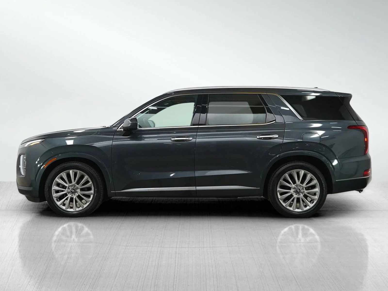 Used 2020 Hyundai Palisade Limited with VIN KM8R5DHE4LU122532 for sale in Burnsville, Minnesota
